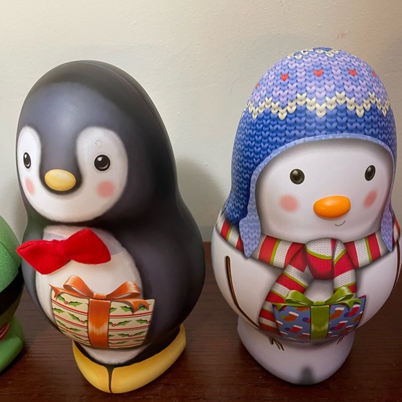 Set of 5 Christmas Gift Tins, 2  Roly Poly Santas. 1 Snowman, Penguin and Elf - Picture 4 of 8
